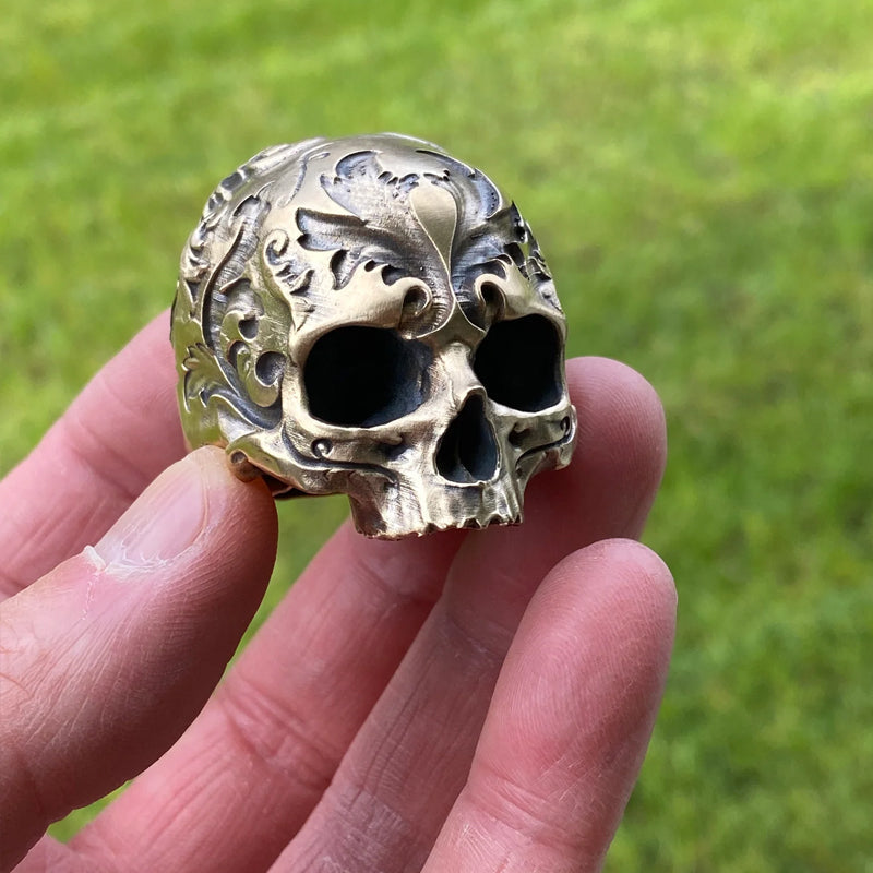 Bague tête de mort sculptée